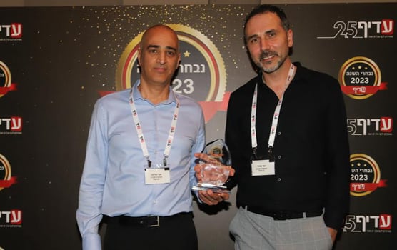 יוסי סודרי, מנהל תחום הפרט והמטה בהכשרה, ואבי שלמה משנה למנכ״ל, צילום: עדיף תקשורת